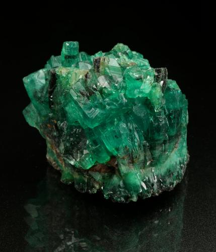 Beryl (variety emerald)<br />Chivor mining district, Municipio Chivor, Eastern Emerald Belt, Boyacá Department, Colombia<br />Cluster=43x36x38mm<br /> (Author: Fiebre Verde)