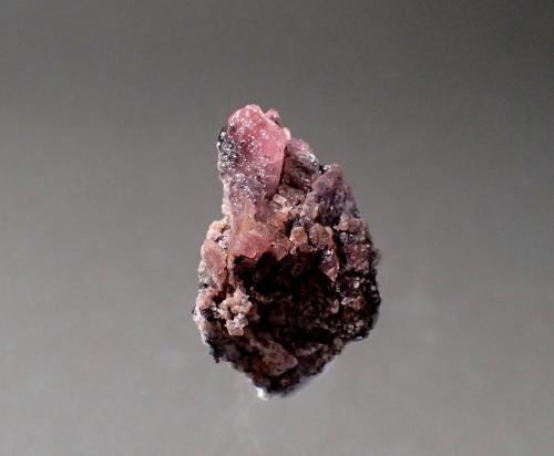 Vayrynenite<br />Shengus (Shingus), Baltistan District, Gilgit-Baltistan (Northern Areas), Pakistan<br />25mm x 18mm x 12mm<br /> (Author: Don Lum)