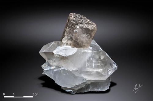 Topaz on Quartz<br />Dassu, Braldu Valley, Shigar District, Gilgit-Baltistan (Northern Areas), Pakistan<br />82 x 71 mm<br /> (Author: Manuel Mesa)