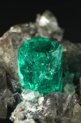 Beryl (variety emerald), Calcite, Dolomite<br />La Pita mining district, Municipio Maripí, Western Emerald Belt, Boyacá Department, Colombia<br />37x24x31mm, xl=24mm<br /> (Author: Fiebre Verde)