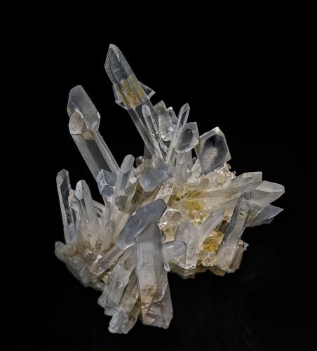 Quartz, Barite<br />Jinkouhe District, Leshan Prefecture, Sichuan Province, China<br />7.6 x 5.4 cm<br /> (Author: am mizunaka)