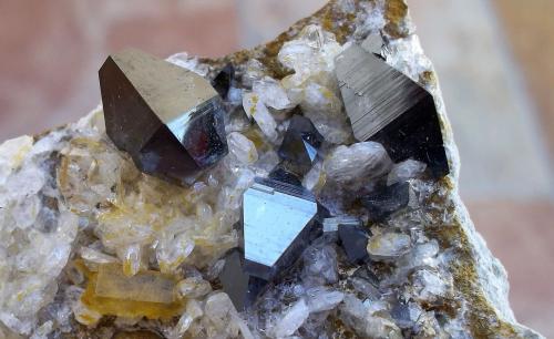 Anatasa<br />Kharan, Kharan District, Balochistan (Baluchistan), Pakistan<br />43 x 32 mm (Cristal mayor 8 x 5 mm<br /> (Autor: Cristalino)
