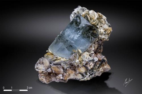 Beryl (variety aquamarine)<br />Nagar, Hunza Valley, Nagar District, Gilgit-Baltistan (Northern Areas), Pakistan<br />113 x 93 mm<br /> (Author: Manuel Mesa)