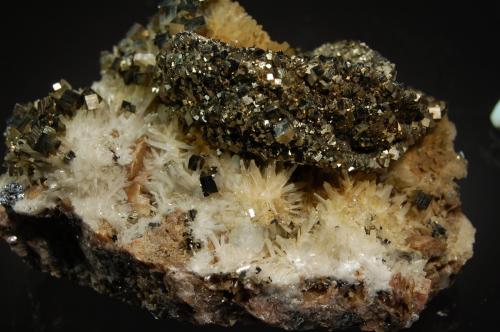 Bertrandite<br /><br />4.0 x 6.0 x 9.0 cm<br /> (Author: crosstimber)