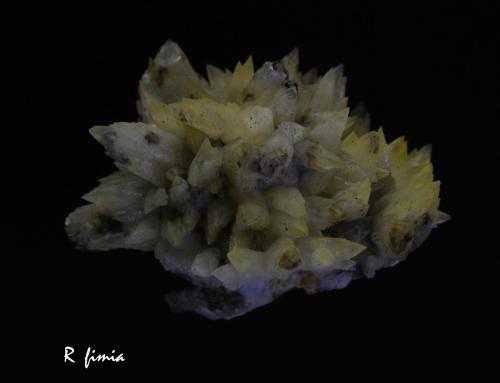 Calcita<br />Grupo Minero La Tortilla, Linares, Comarca Sierra Morena, Jaén, Andalucía, España<br />4 x 3 cm<br /> (Autor: Ricardo Fimia)