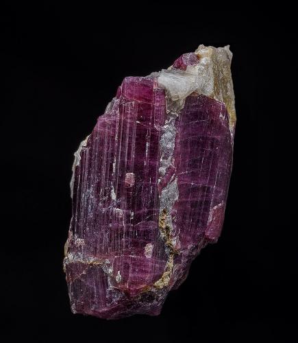 Elbaite<br />Haapaluoma pegmatite, Seinäjoki, Seinäjoki municipality, Southern Ostrobothnia, Finland<br />4.3 x 2.5 cm<br /> (Author: am mizunaka)