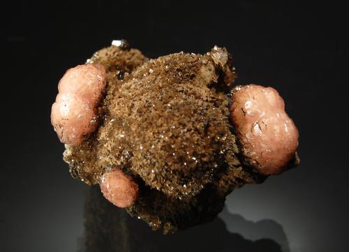 Olmiite<br />Mina N'Chwaning II, Zona minera N'Chwaning, Kuruman, Kalahari manganese field (KMF), Provincia Septentrional del Cabo, Sudáfrica<br />3.6 x 4.7 cm<br /> (Author: crosstimber)