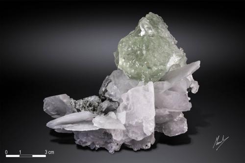 Fluorite on Calcite<br />Xianghualing Mine, Xianghualing Sn-polymetallic ore field, Linwu, Chenzhou Prefecture, Hunan Province, China<br />118 x 94 mm<br /> (Author: Manuel Mesa)