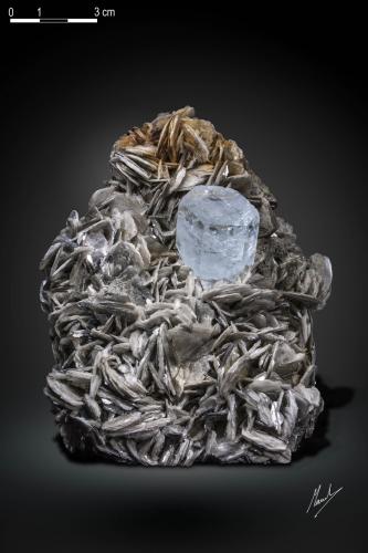 Beryl (variety aquamarine)<br />Nagar, Hunza Valley, Nagar District, Gilgit-Baltistan (Northern Areas), Pakistan<br />129 x 104 mm<br /> (Author: Manuel Mesa)