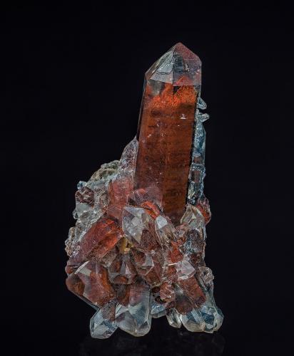 Quartz<br />Zona Orange river, Kakamas, Distrito ZF Mgcawu, Provincia Septentrional del Cabo, Sudáfrica<br />5.2 x 2.8 cm<br /> (Author: am mizunaka)