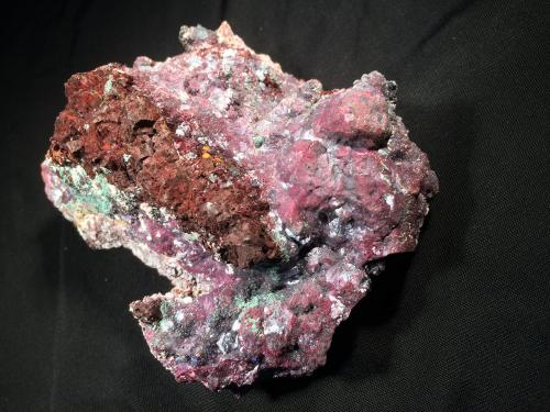 Cuprite, Limonite, Malachite<br />Milpillas Mine, Cuitaca, Municipio Santa Cruz, Sonora, Mexico<br />125 mm x 110 mm x 55 mm<br /> (Author: Robert Seitz)