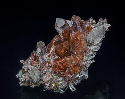 Quartz<br />Zona Orange river, Kakamas, Distrito ZF Mgcawu, Provincia Septentrional del Cabo, Sudáfrica<br />6.0 x 3.8 cm<br /> (Author: am mizunaka)