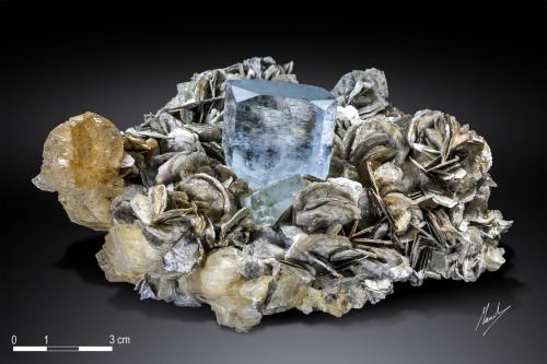 Beryl (variety aquamarine)<br />Chumar Bakhoor, Hunza Valley, Nagar District, Gilgit-Baltistan (Northern Areas), Pakistan<br />142 x 114 mm<br /> (Author: Manuel Mesa)