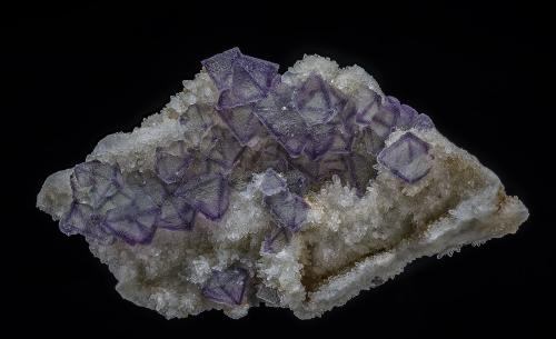 Fluorite, Quartz<br />Homestake-Jack Pot Mine, Black Mountains, Oatman District-San Francisco District, Mohave County, Arizona, USA<br />9.8 x 5.6 cm<br /> (Author: am mizunaka)