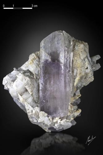 Spodumene (variety kunzite)<br />Pegmatita Dara-i-Pech, Distrito Chapa Dara, Provincia Kunar (Konar), Afganistán<br />105 X 105 mm<br /> (Author: Manuel Mesa)