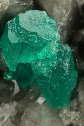 Beryl (variety emerald), Calcite, Dolomite<br />Muzo mining district, Western Emerald Belt, Boyacá Department, Colombia<br />79x49x66mm, largest xl=13x9mm<br /> (Author: Fiebre Verde)