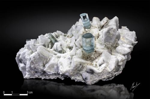 Beryl (variety aquamarine) on Microcline<br />Dassu, Braldu Valley, Shigar District, Gilgit-Baltistan (Northern Areas), Pakistan<br />150 x 89 mm<br /> (Author: Manuel Mesa)