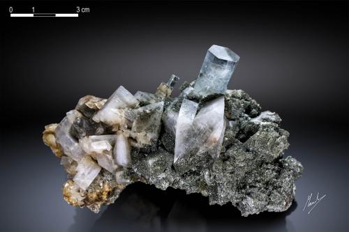 Beryl (variety aquamarine) and Adularia<br />Nagar, Hunza Valley, Nagar District, Gilgit-Baltistan (Northern Areas), Pakistan<br />114 x 70 mm<br /> (Author: Manuel Mesa)