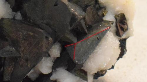 Tetraedrita y Rodocrosita<br />Boldut Mine, Cavnic mining area, Cavnic, Maramures, Romania<br />6 x 4 x 3 cm<br /> (Autor: Antonio Alcaide)