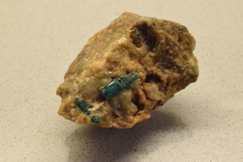 Berilo (variedad esmeralda)<br />Mohmand District, Peshawar Division, Khyber Pakhtunkhwa Province, Pakistan<br />5,5 x 3,5 x 2 cm<br /> (Autor: Antonio Alcaide)