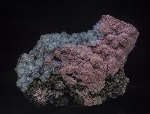 Rhodochrosite, Quartz<br />Mina Los Remedios, Taxco de Alarcón, Municipio Taxco, Guerrero, México<br />14.7 x 8.7 cm<br /> (Author: am mizunaka)