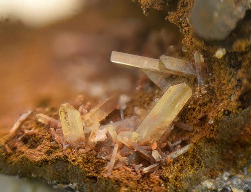 Anglesita<br />Mina Alfonsina, Gistaín, Comarca Sobrarbe, Huesca, Aragón, España<br />Campo de visión de 3 mm.<br /> (Autor: Antonio Carmona)