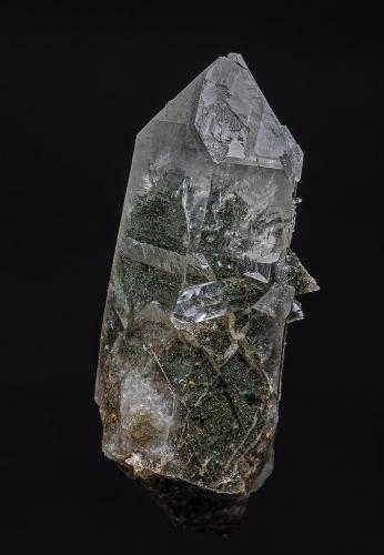 Quartz with Chlorite inclusions<br />Polar Urals, Western-Siberian Region, Russia<br />7.0 x 3.2 cm<br /> (Author: am mizunaka)