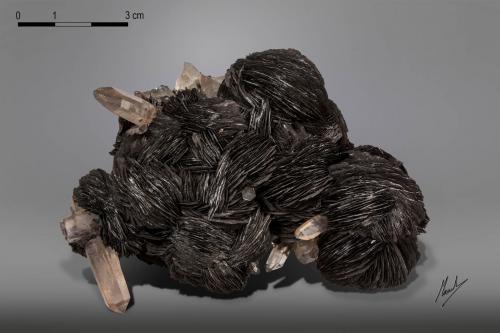 Hematite and Quartz<br />Jinlong Hill, Longchuan, Heyuan Prefecture, Guangdong Province, China<br />102 X 71 mm<br /> (Author: Manuel Mesa)