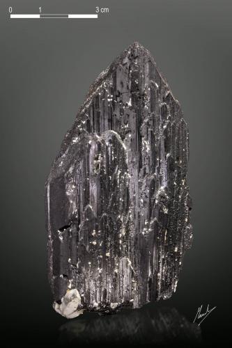 Ferberite<br />Yaogangxian Mine, Yizhang, Chenzhou Prefecture, Hunan Province, China<br />88 X 51 mm<br /> (Author: Manuel Mesa)