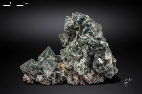Fluorite<br />Huanggang Mines, Hexigten Banner (Kèshíkèténg Qí), Chifeng (Ulanhad), Inner Mongolia Autonomous Region, China<br />149 X 126 mm<br /> (Author: Manuel Mesa)