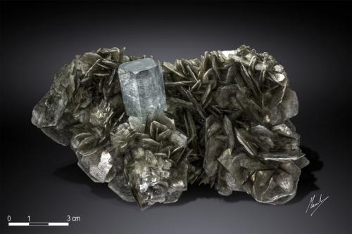 Beryl (variety aquamarine)<br />Nagar, Hunza Valley, Nagar District, Gilgit-Baltistan (Northern Areas), Pakistan<br />135 X 82 mm<br /> (Author: Manuel Mesa)