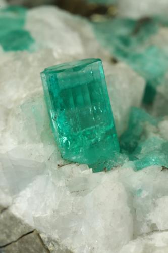 Beryl (variety emerald), Calcite, Pyrite<br />Chivor mining district, El Oriente Mine, Municipio Chivor, Eastern Emerald Belt, Boyacá Department, Colombia<br />59x50x33mm, xl=8mm<br /> (Author: Fiebre Verde)