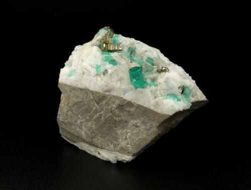 Beryl (variety emerald), Calcite, Pyrite<br />Chivor (distrito minero), Mina El Oriente, Municipio Chivor, Cinturón Esmeraldífero Oriental, Departamento Boyacá, Colombia<br />59x50x33mm, xl=8mm<br /> (Author: Fiebre Verde)