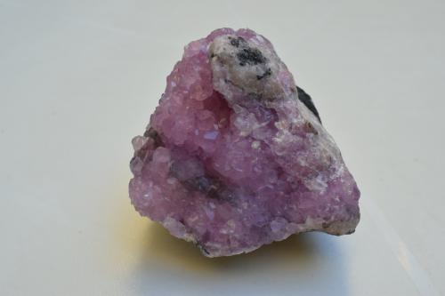 Calcita (variedad calcita cobaltífera)<br />Bou Azzer mining district, Drâa-Tafilalet Region, Morocco<br />7 x 5 x 4,5 cm<br /> (Autor: Antonio Alcaide)