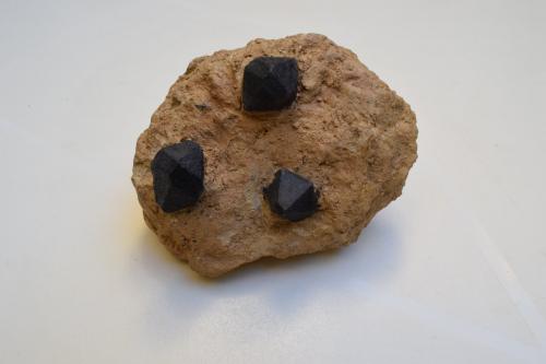 Cuarzo (variedad ahumado)<br />Canteras Monteriggioni, Monteriggioni, Provincia Siena, Toscana, Italia<br />8 x 5,5 x 4 cm<br /> (Autor: Antonio Alcaide)