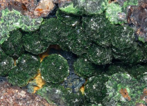 Chalcosiderite<br />Phoenix United Mine, Minions, Linkinhorne, Liskeard District, Cornwall, England / United Kingdom<br />Main "ball" size: 0.4 × 0.3 cm<br /> (Author: Jordi Fabre)