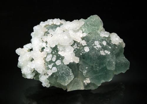 Fluorite<br />Hidalgo del Parral, Municipio Hidalgo del Parral, Chihuahua, Mexico<br />3.5 x 5.5 cm<br /> (Author: crosstimber)