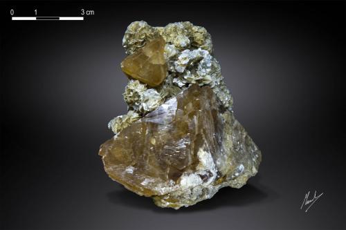 Scheelite<br />Pingwu Mine, Huya township, Mount Xuebaoding, Pingwu, Mianyang Prefecture, Sichuan Province, China<br />75 X 72 mm<br /> (Author: Manuel Mesa)