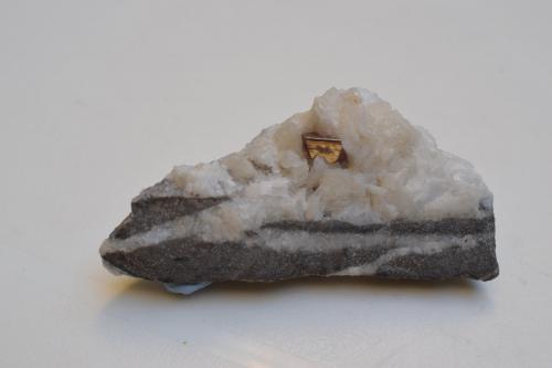 Cinabrio<br />Tongren Mine, Tongren, Tongren Prefecture, Guizhou Province, China<br />7 x 3,5 x 3 cm<br /> (Autor: Antonio Alcaide)