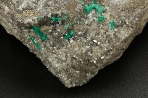 Beryl (variety emerald), Calcite, Pyrite<br />Chivor (distrito minero), Municipio Chivor, Cinturón Esmeraldífero Oriental, Departamento Boyacá, Colombia<br />107x95x40mm, xls upto 10mm<br /> (Author: Fiebre Verde)