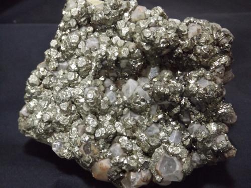 Pyrite and Marcasite<br />Wheal Nangiles, Twelveheads, Baldhu, Distrito Camborne - Redruth - Saint Day, Cornwall, Inglaterra / Reino Unido<br />10cm x 8cm<br /> (Author: markbeckett)