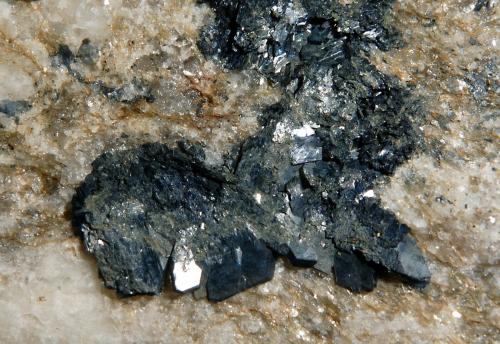 Vivianite<br />Cantera Bessemer City, Bessemer, Condado Gaston, North Carolina, USA<br />FOV - 2.5 x 3.0 cm<br /> (Author: crosstimber)