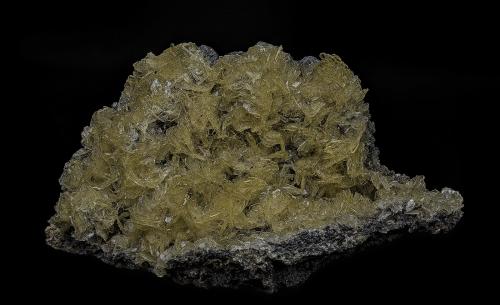 Barite<br />Skorpion Mine, Rosh Pinah, Lüderitz District, ǁKaras Region, Namibia<br />12.1 x 7.7 cm<br /> (Author: am mizunaka)