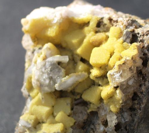 Smithsonite<br />Underedge level, Langthwaite, Arkengarthdale, Yorkshire, England / United Kingdom<br />3cm<br /> (Author: colin robinson)