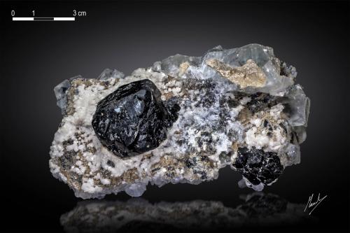 Cassiterite with Fluorite<br />Xihuashan Mine, Dayu, Ganzhou Prefecture, Jiangxi Province, China<br />136 X 66 mm<br /> (Author: Manuel Mesa)