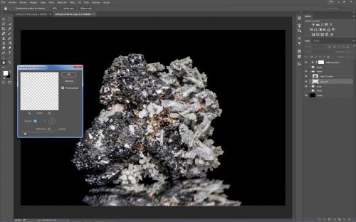 4.	En este paso realizo el reflejo del ejemplar lo que le va a dar realismo a la foto. Para ello duplico la capa del mineral, la invierto y distorsiono. Y a continuación realizo un desenfoque de movimiento para darle realismo al reflejo. (Autor: Manuel Mesa)