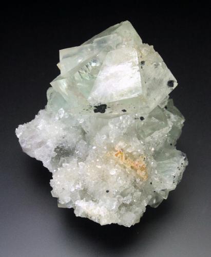 Fluorite on Quartz<br />Mina Redburn, Rookhope, Weardale, North Pennines Orefield, County Durham, Inglaterra / Reino Unido<br />5x5x4 cm overall size<br /> (Author: Jesse Fisher)