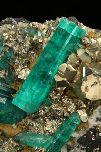 Beryl (variety emerald), Albite (variety cleavelandite), Pyrite<br />Chivor mining district, El Oriente Mine, Municipio Chivor, Eastern Emerald Belt, Boyacá Department, Colombia<br />110x54x20mm, largest xl=30mm<br /> (Author: Fiebre Verde)