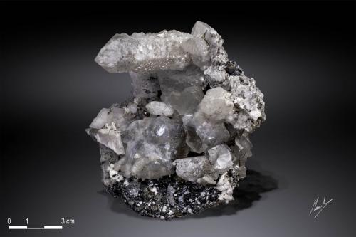 Quartz,Fluorite, Calcite and Magnetite<br />Zona minera Huanggang, Hexigten Banner (Kèshíkèténg Qí), Chifeng (Ulanhad), Región Autónoma Mongolia Interior, China<br />102x 102 mm<br /> (Author: Manuel Mesa)