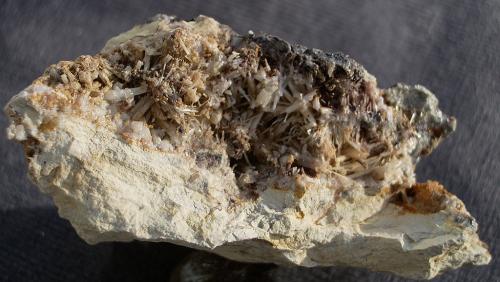 Cerussite<br />Mina Barrow, Distrito Braithwaite, North Pennines Orefield, (antes Cumberland), Cumbria, Inglaterra / Reino Unido<br />8cm<br /> (Author: colin robinson)